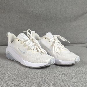 Nike AirZoom Women's Cream and Gray Volleyball Sneakers